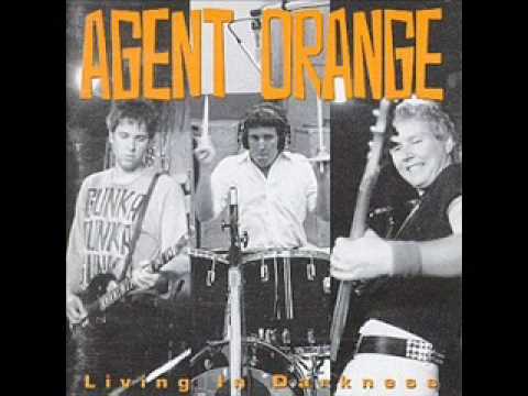 Текст песни AGENT ORANGE - Cry For Help In A World Gone Mad