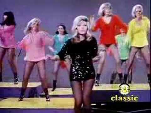 Текст песни Nancy Sinatra - These Boots Are Made For Walkin