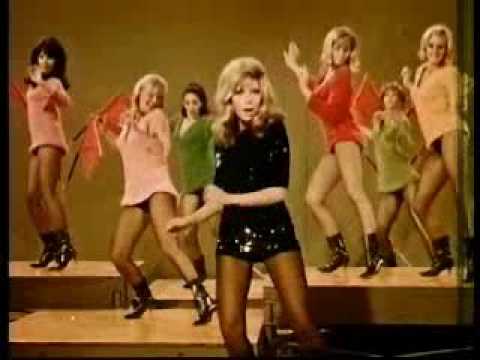 Текст песни Nancy Sinatra - Theese Boots Are Made For Walking