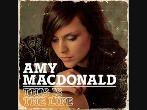 Текст песни Amy MacDonald - This Is The Life....Oh the wind whistles down The cold dark street tonight And the people they were dancing To the music vibe And the boys chase the g