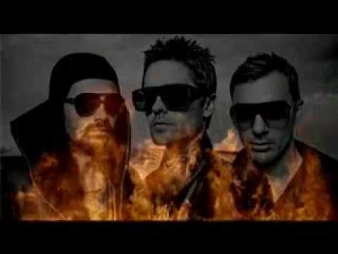 Текст песни  - Santa Through The Back Door (Merry Christmas From 30 Seconds To Mars)