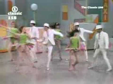Текст песни Andy Williams - Music To Watch The Girls Go By