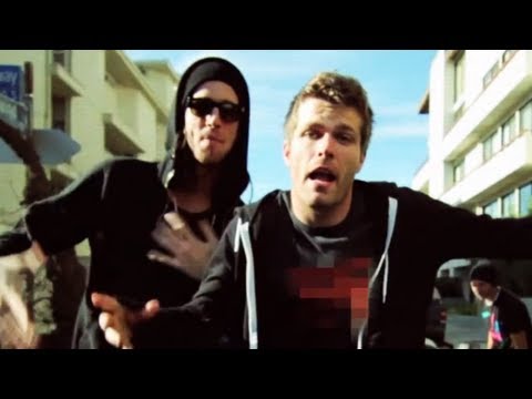 Текст песни 3OH!3 - Touching On My