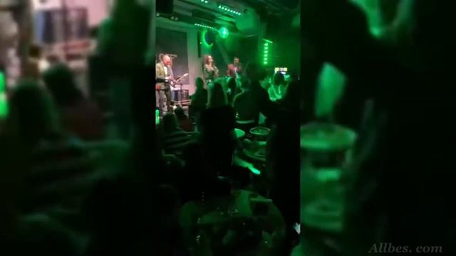 Текст песни  - Пикетчица