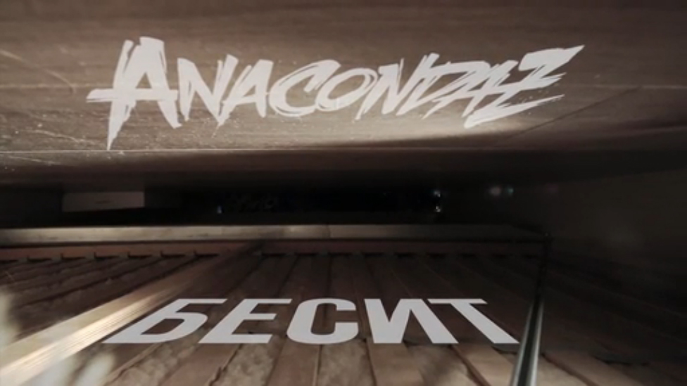 Текст песни  - Бесит