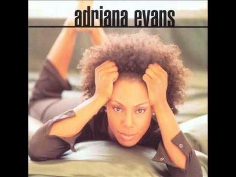 Текст песни Adriana Evans - Love Is All Around