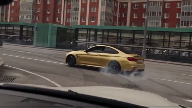 Текст песни  - Матовый седан