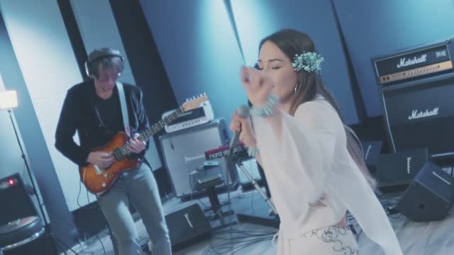 Текст песни tAISh - С января (на ручки)