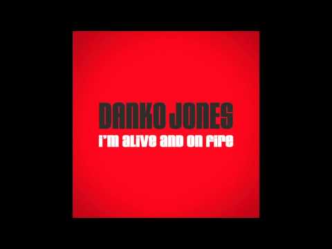 Текст песни Danko Jones - Im Alive And On Fire