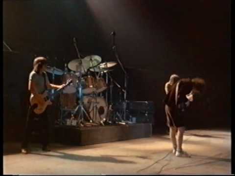 Текст песни AC DC - Shot Down In Flames Live In Paris
