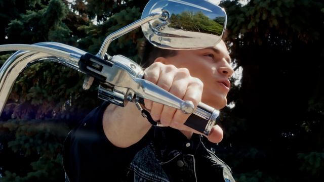 Текст песни  - Мы разные