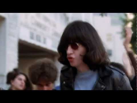 Текст песни The Ramones - I Just Want To Have Something To Do