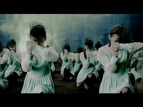 Текст песни AKB48 - Kaze Wa Fuiteiru