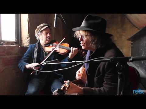 Текст песни The Waterboys - Mad As The Mist And Snow