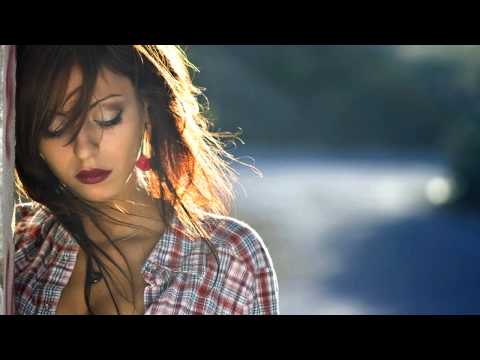 Текст песни  - Giving Up Giving In (Talla 2XLC & Ace da Brain Mix)