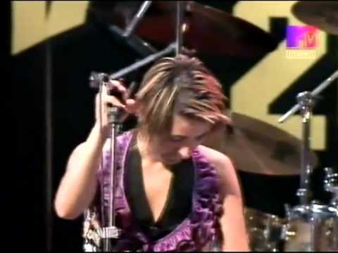 Клип  - Медведица (Maxidrom 2004 live)