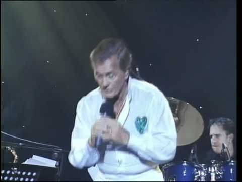 Текст песни Pat Boone - Smoke On The Water