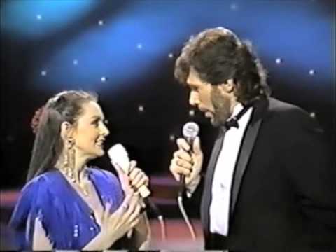 Текст песни Crystal Gayle - You Never Miss A Real Good Thing (Till He Says Goo