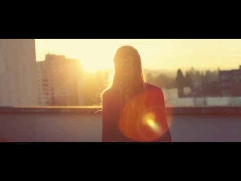 Текст песни Chasing Sunsets - Looking For You